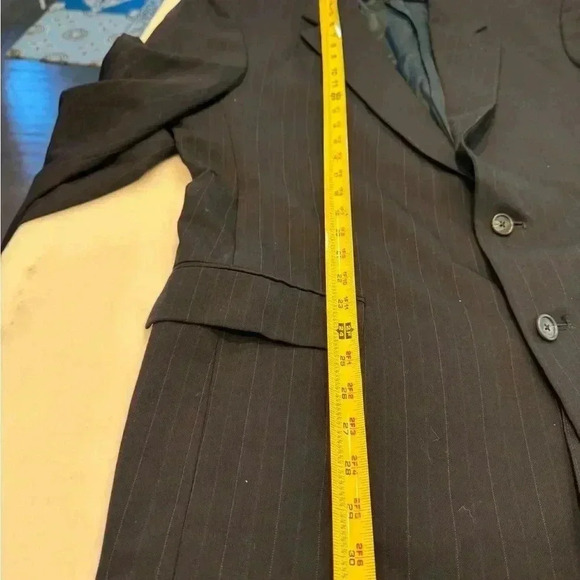 BURBERRY men’s wool navy blue pinstripe blazer. 2 button close sz 42L - Picture 9 of 9